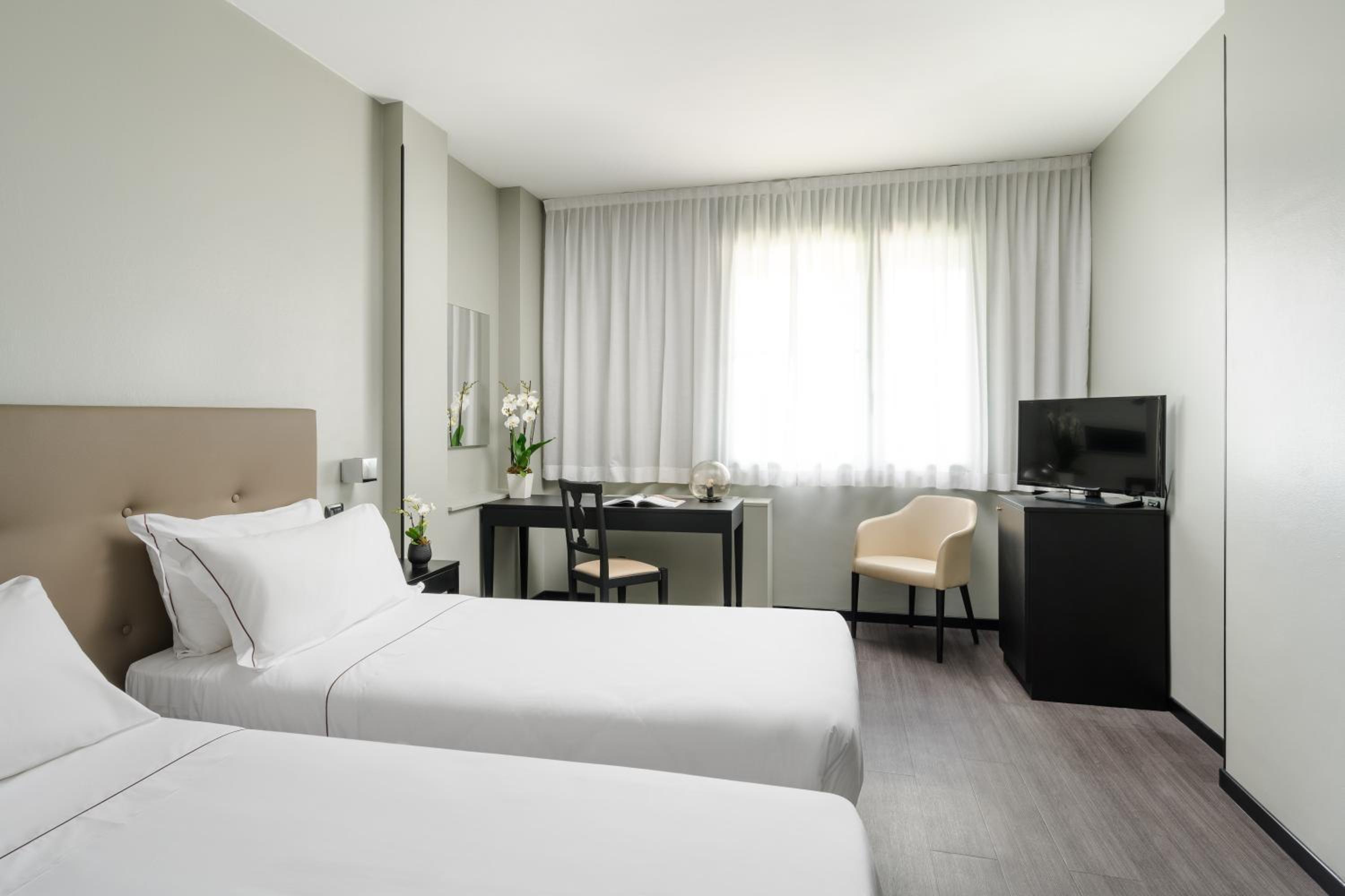 Room, Double Bed, Hotel King 3/8