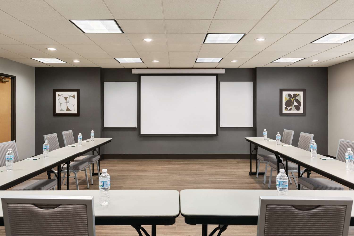 Wingate By Wyndham Cincinnati Blue Ash 18/28