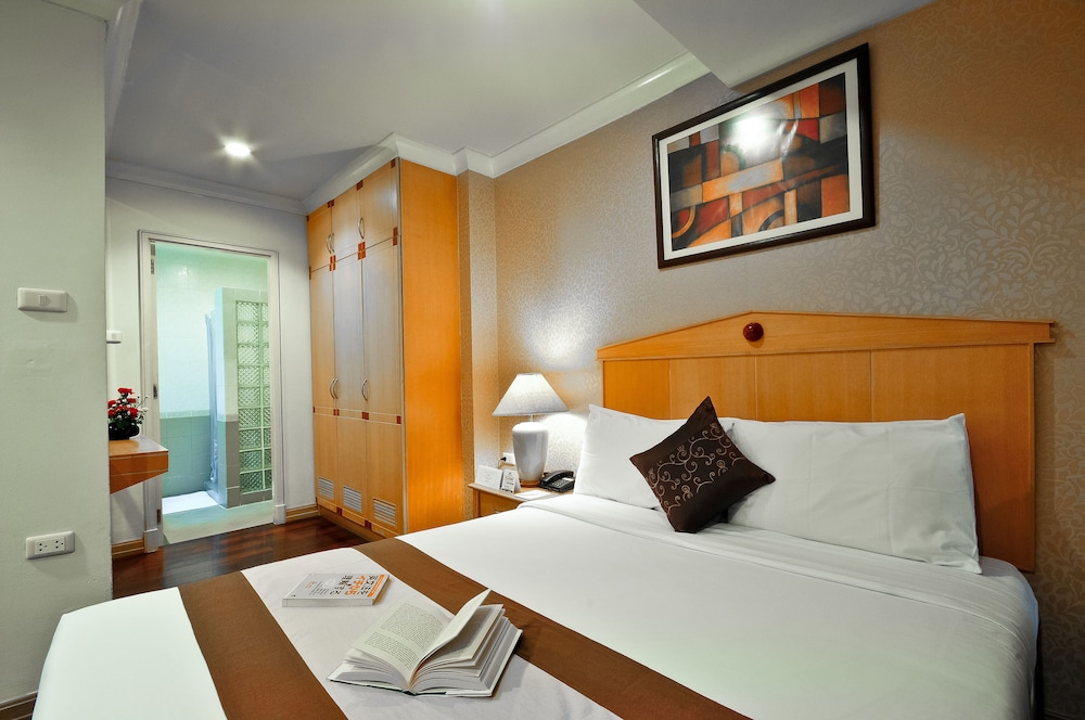 1 BEDROOM, ADMIRALS, SUITE, BALCONY