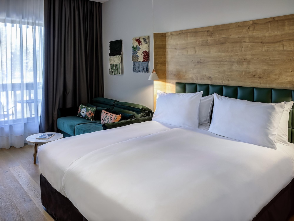 SUPERIOR, KING BED, BALCONY