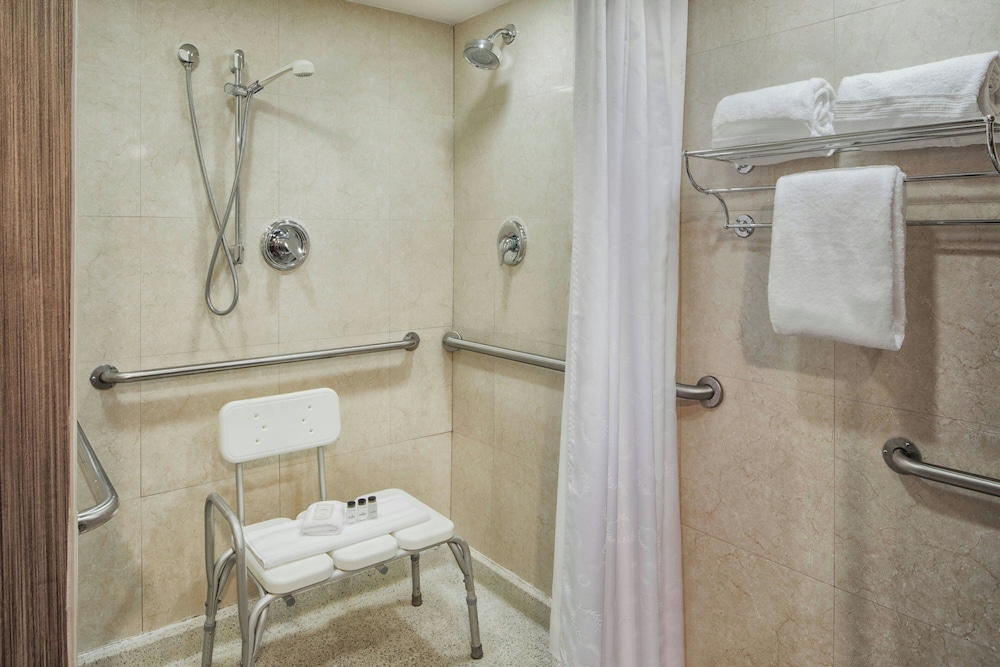 غرفة تقليدية بسرير كينج، Sheraton Philadelphia University City 6/10