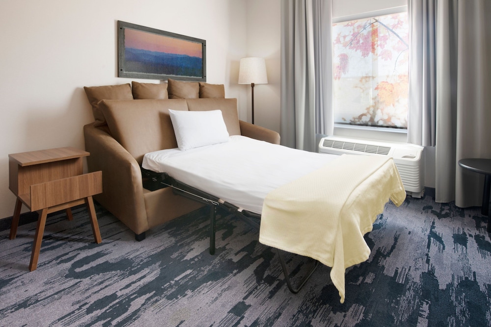 Fairfield Inn & Suites Dallas East 5/22