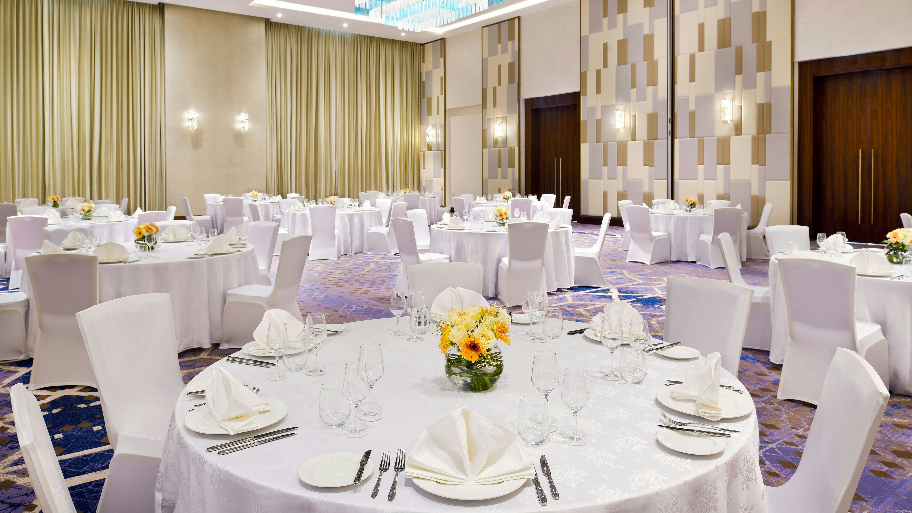 Holiday Inn Dubai Al Maktoum Airport 74/82