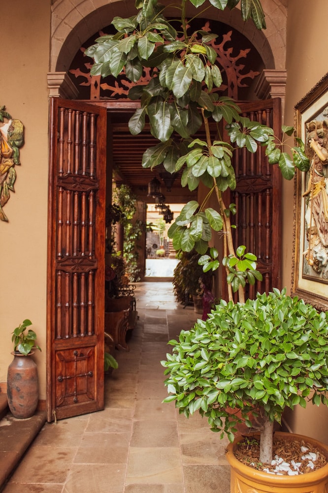 La Mansion de los Suenos 8/76