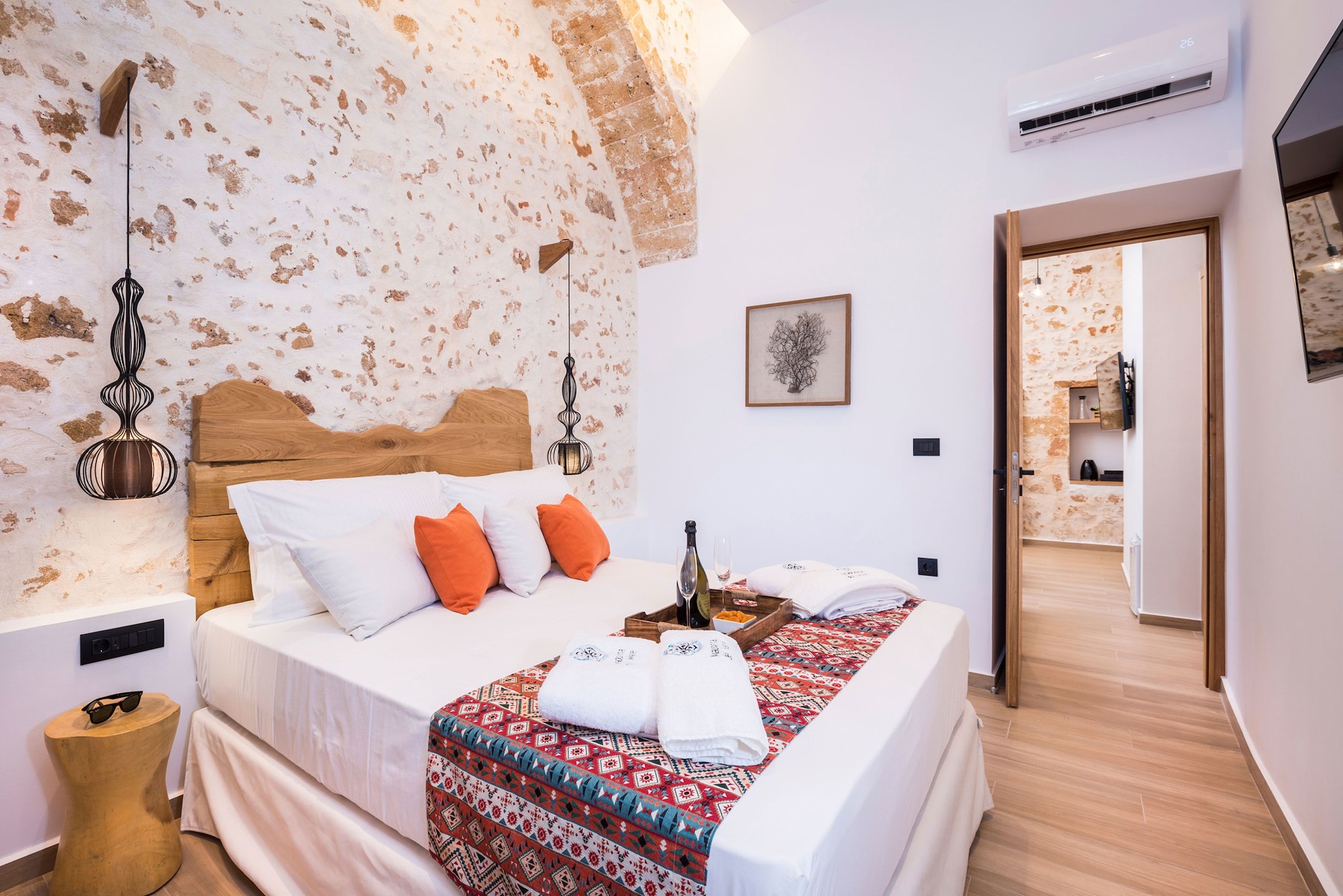 1 BEDROOM, SUITE, NO BALCONY