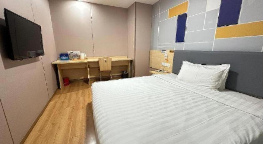 7 Days Inn (Beijing Tiananmen Square) 30/57