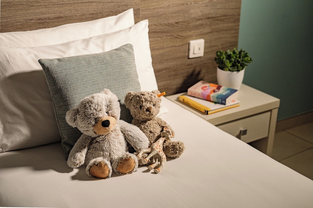 115 The Strand Hotel And Suites 26/49