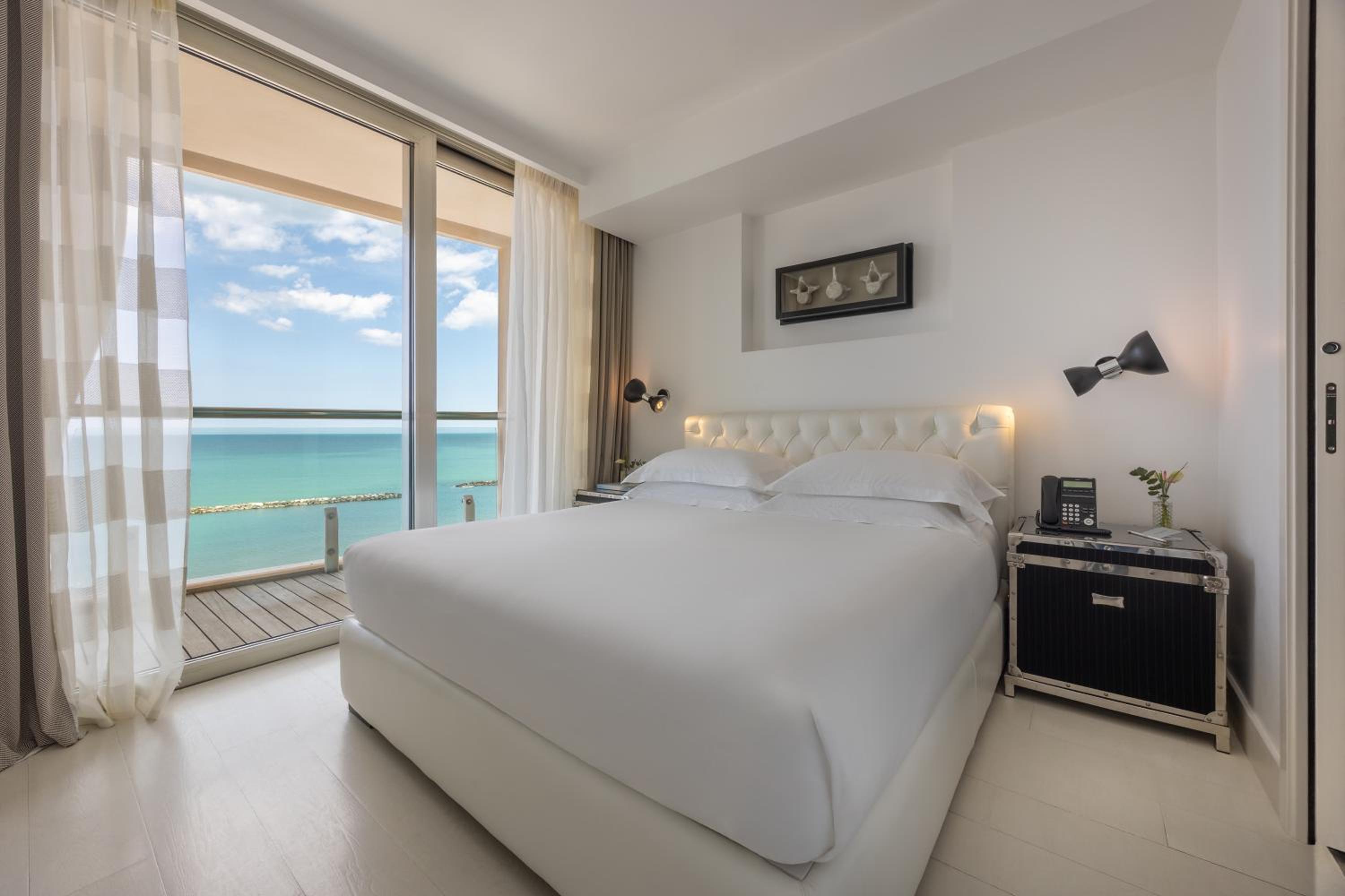 Superior, Suite, Queen Bed