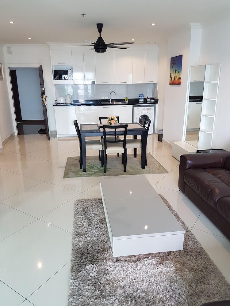Vtsix Condo Rentals at View Talay 6 Pattaya 45/71