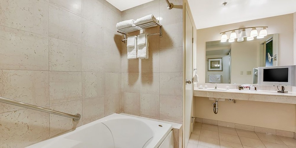 Junior Suite, King Bed, Caesars Republic Lake Tahoe 4/4