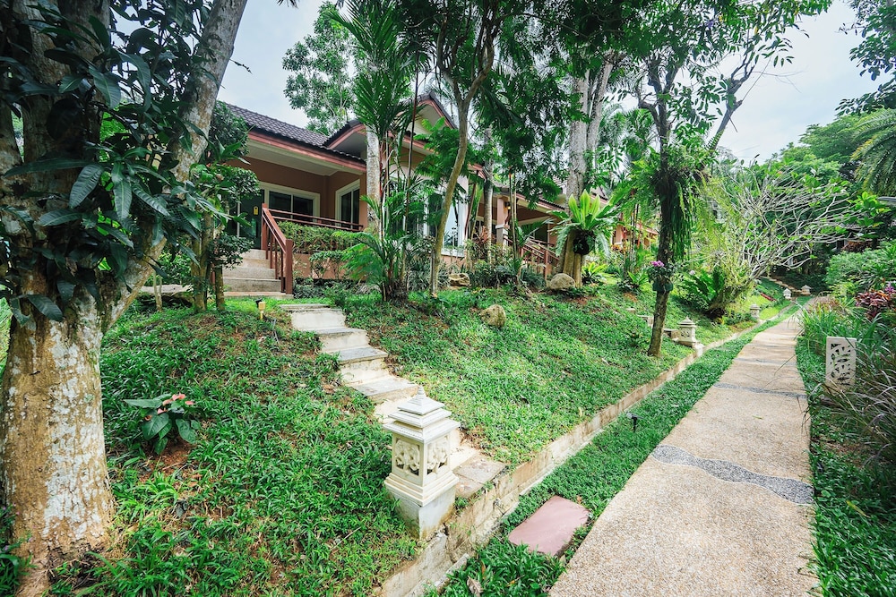 Thai Modern Resort and Spa 81/83