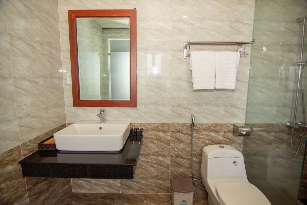 Quoc Cuong Center Hotel 46/49