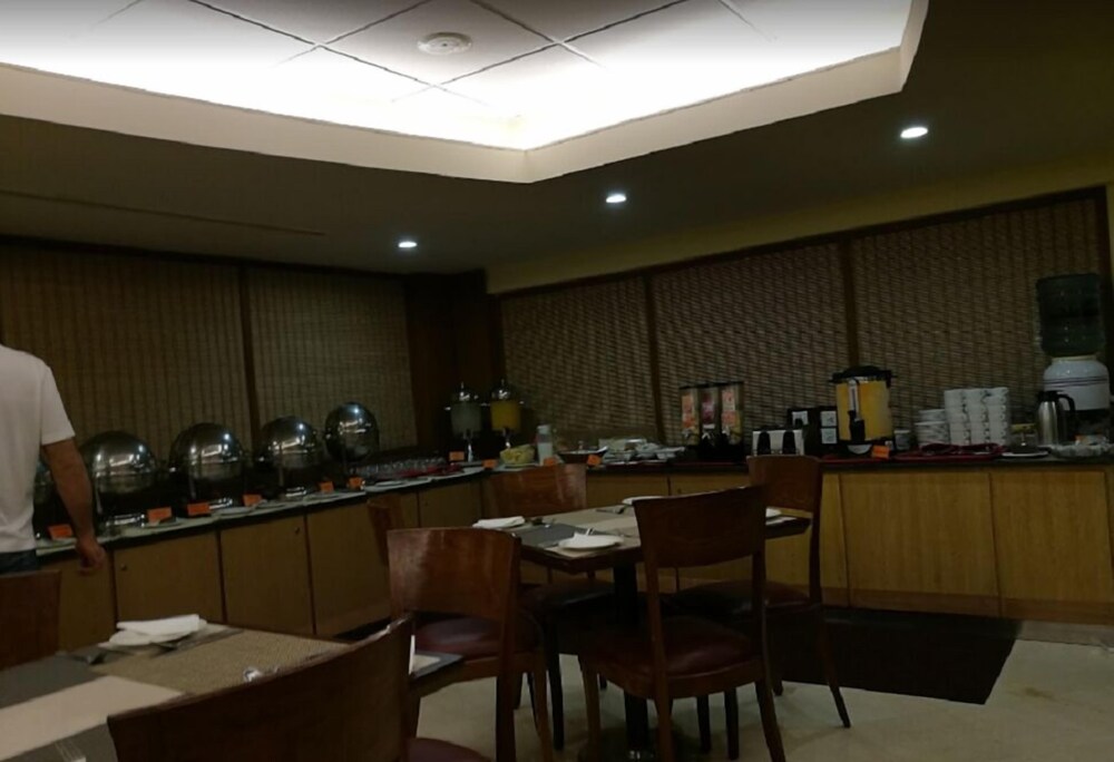Embassy Inn 38/50