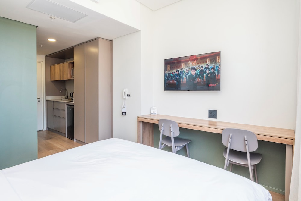 Habitat Aparthotel by Totalstay 22/55
