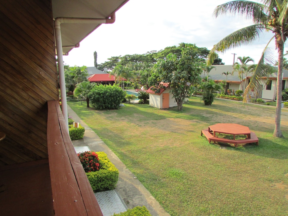 Wailoaloa Beach Resort Fiji 74/76