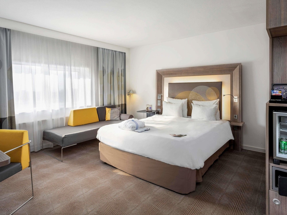 DELUXE, EXECUTIVE, DOUBLE BED, SOFA