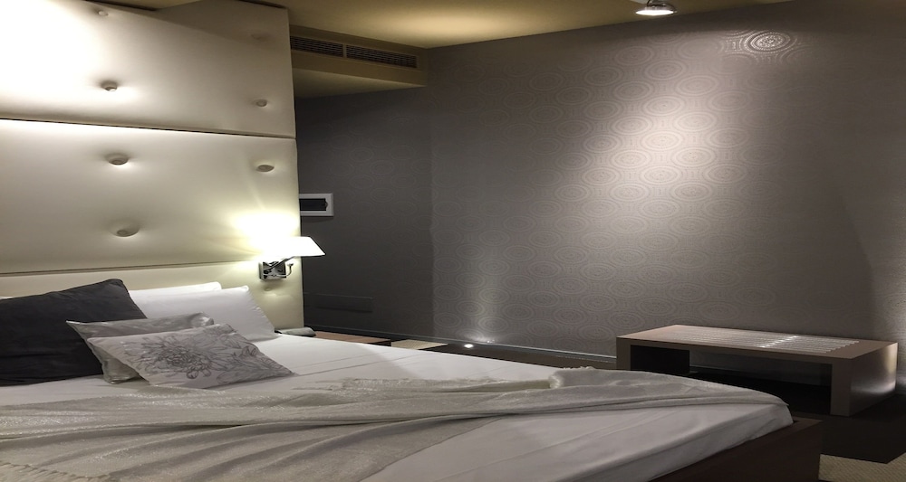 Private Luxury Suite 15/69