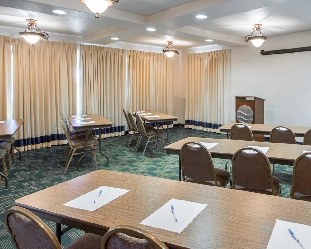 Quality Inn Tulsa-Downtown West 18/27