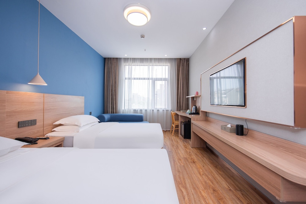 LUXURY, TWIN BEDS
