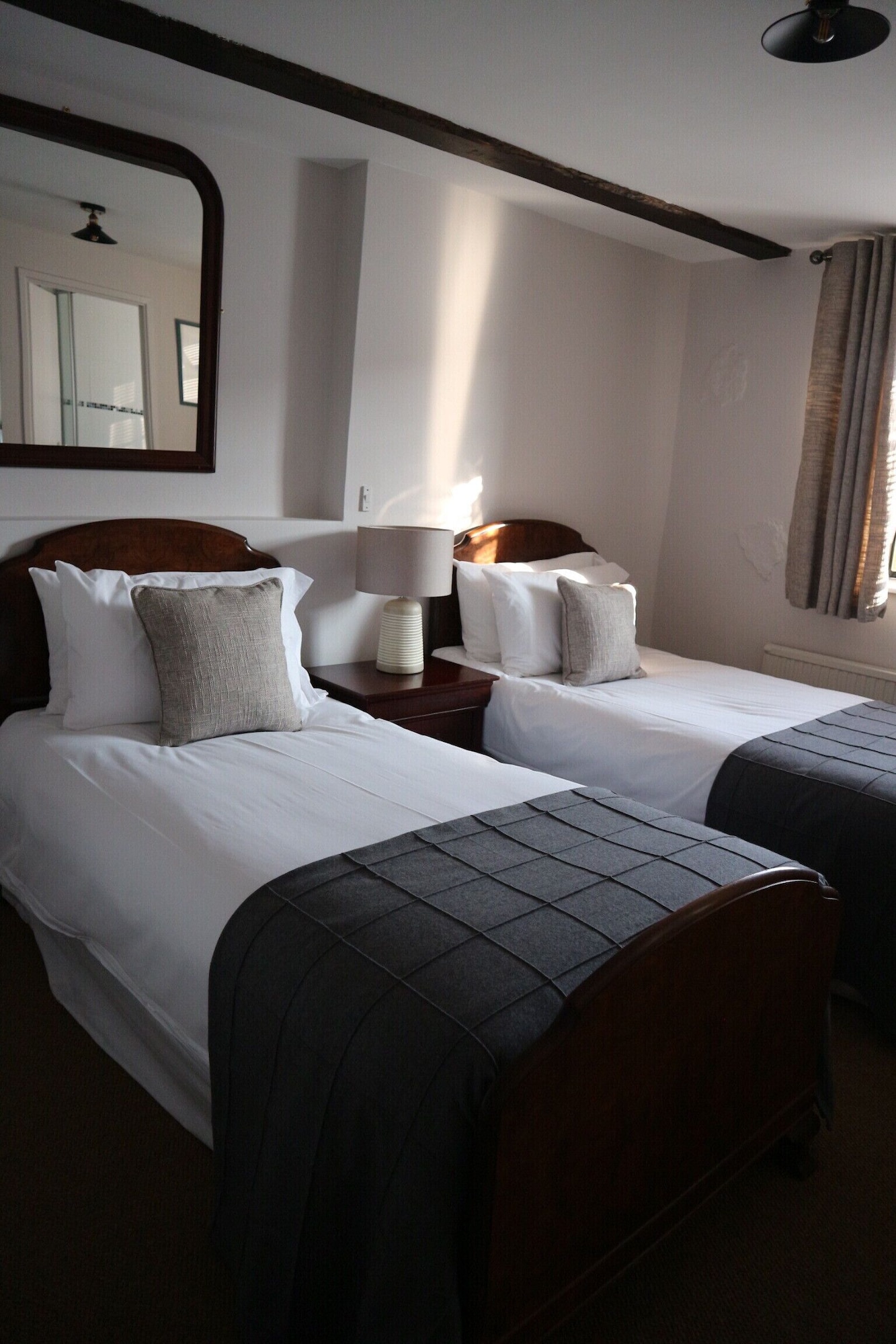 Classic, Twin Beds