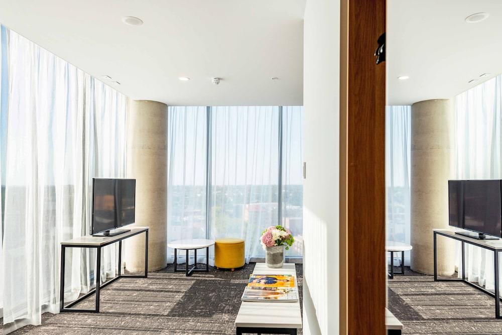 Crowne Plaza Adelaide 52/81
