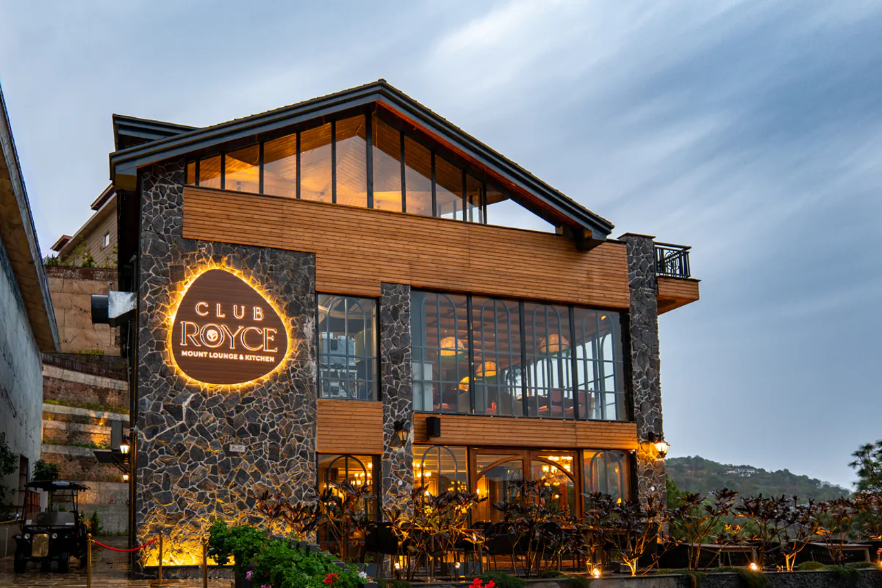 ELIVAAS Prive The Royce Orchid Luxe 4 BHK Hilltop Villa With Steam Room, Pvt Pool & 360 Hill Views in KASAULI