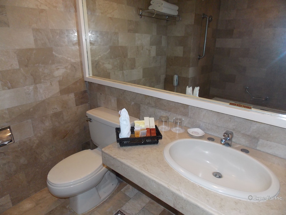 L'Fisher Hotel 47/50