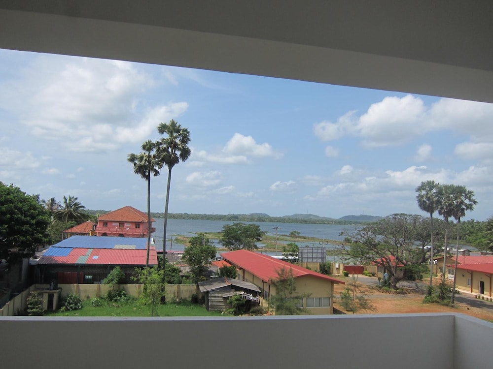 Hotel Oviya 1/28