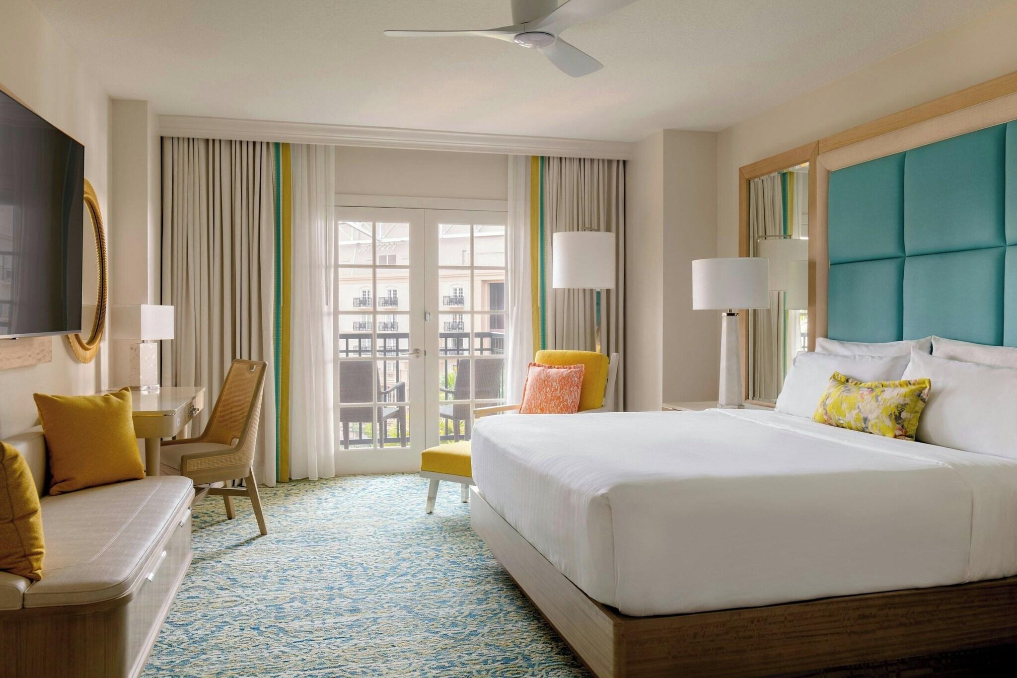 Room, King Bed, Atrium View
