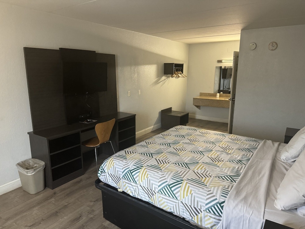 Travelodge by Wyndham Norfolk Airport 22/48