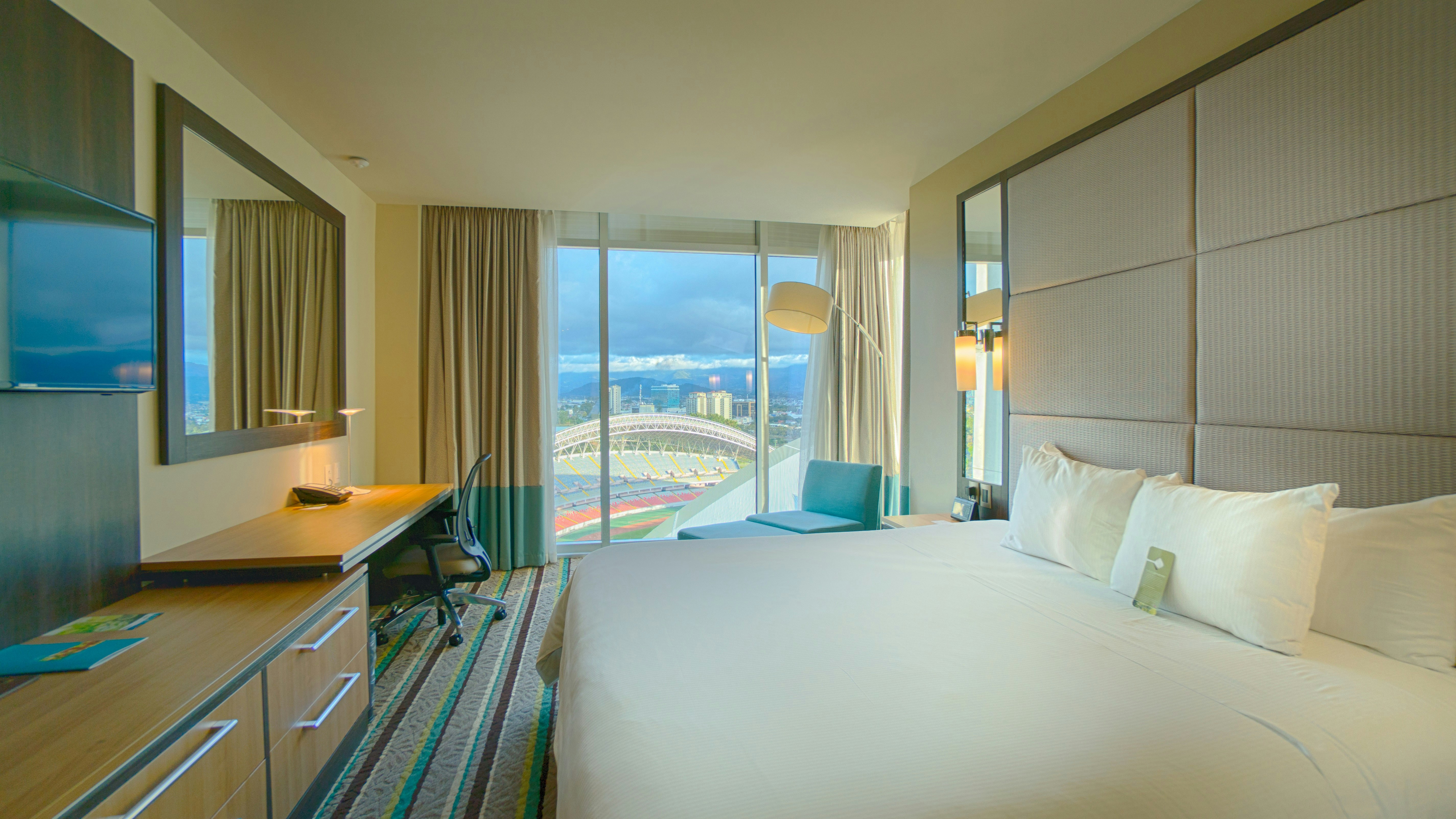 ROOM, KING BED