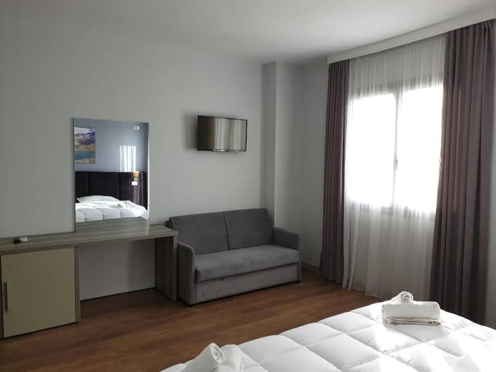 PERANDOR BEACH HOTEL 37/64