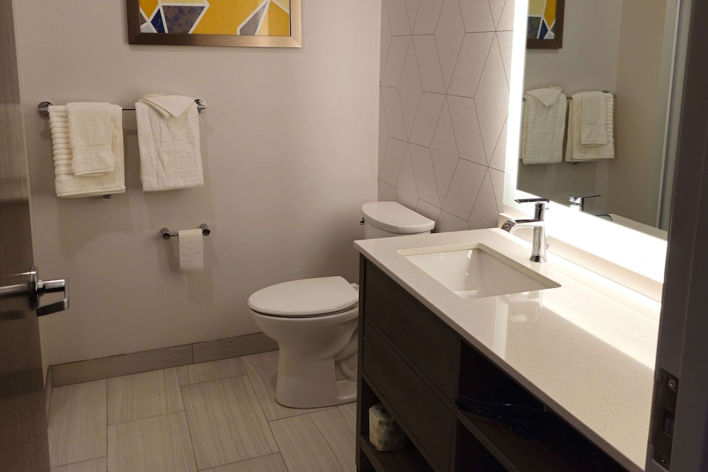 غرفة قياسية بسرير كينج، Comfort Inn & Suites at Sanford Sports Complex 4/8