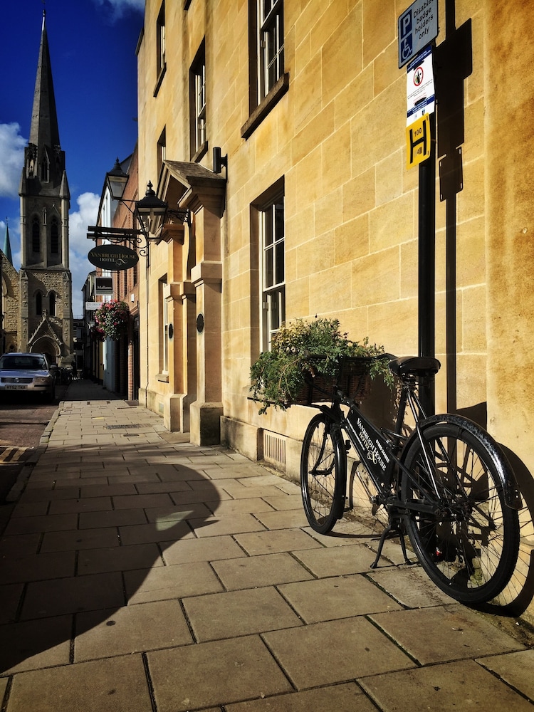 Vanbrugh House Hotel 38/47