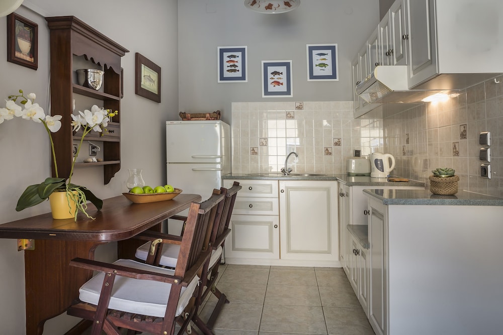 Faros Suites - Adults Only 28/50