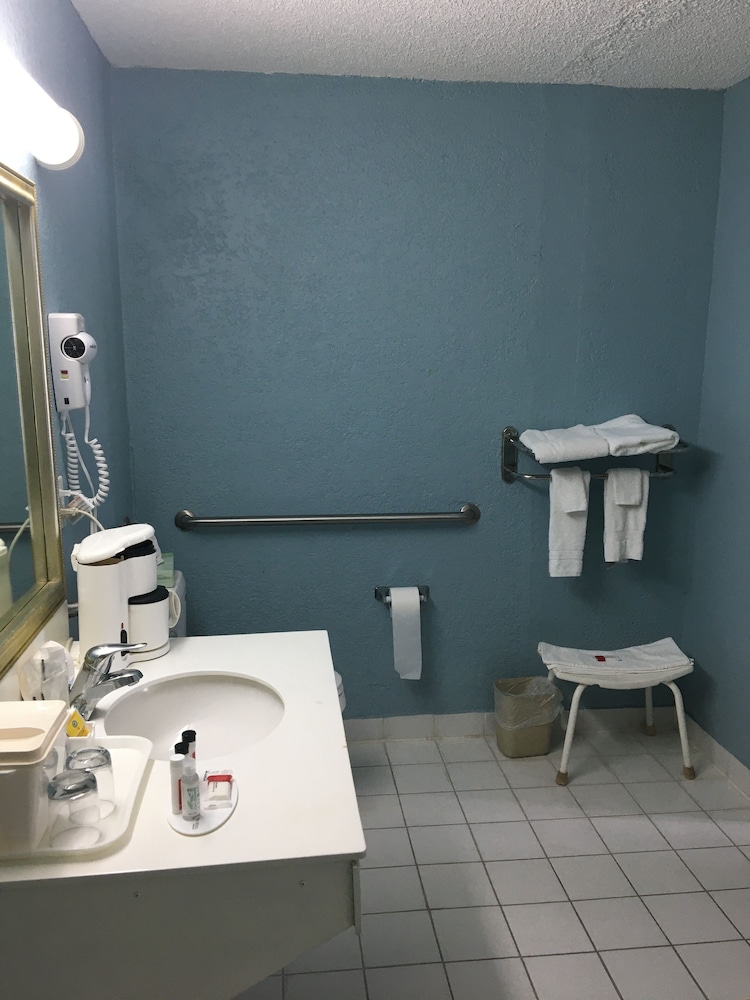 Days Inn by Wyndham Stuart 39/70