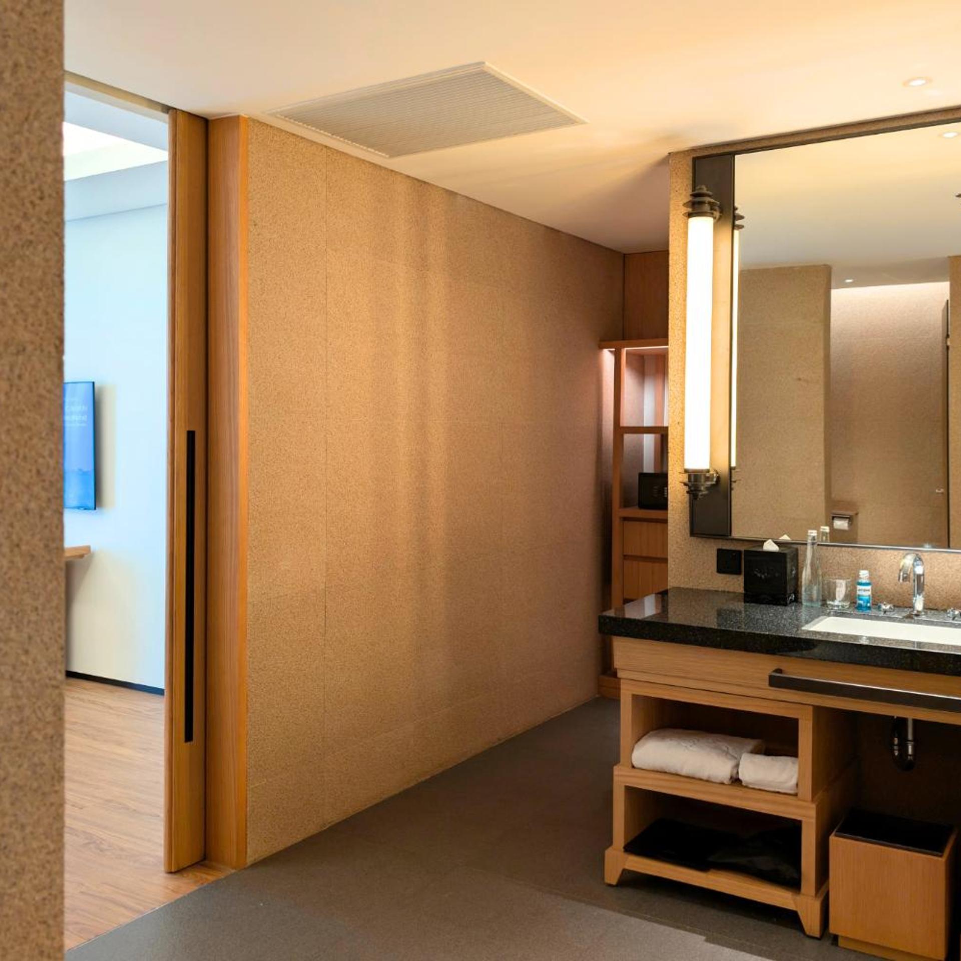 جناح، Hotel Tentrem Jakarta 6/8