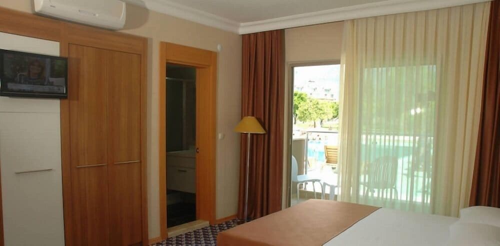 Batont Garden Resort Hotel 16/43