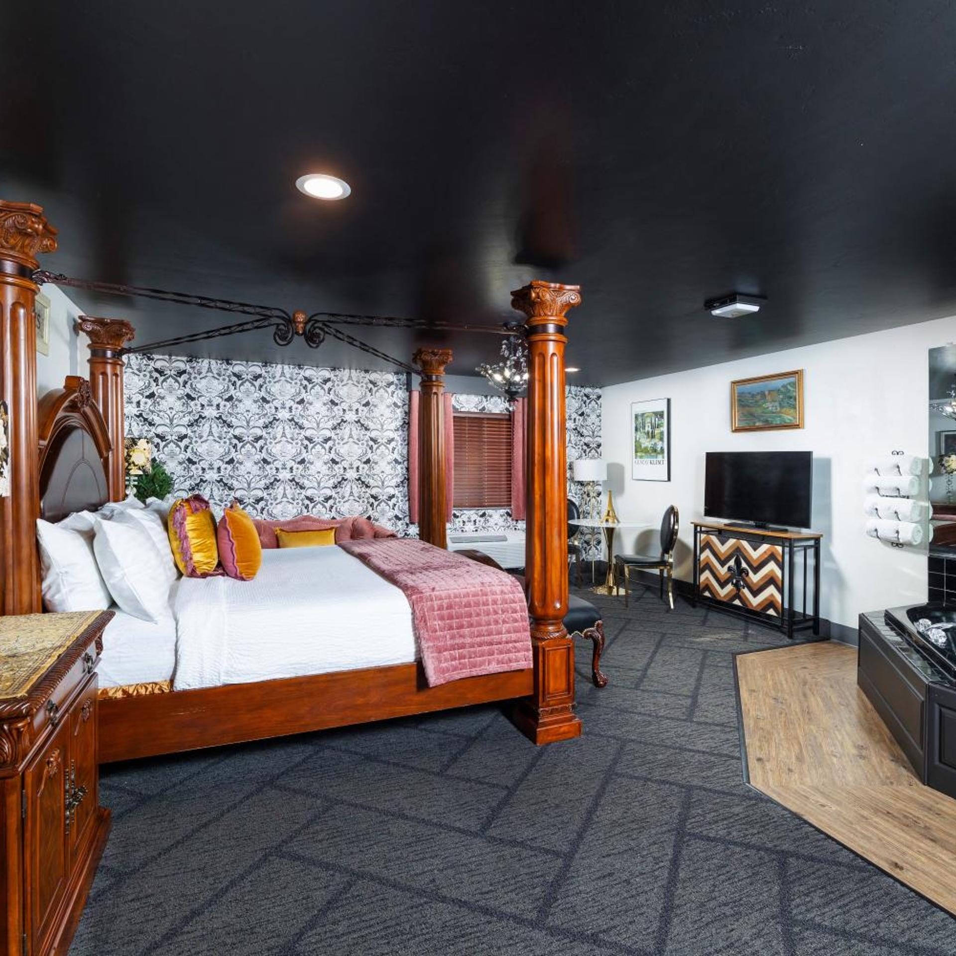 Paris, Suite, Hot Tub