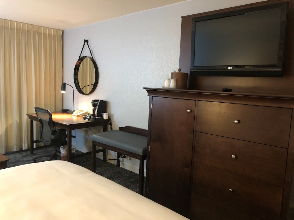 Crowne Plaza Chicago Northbrook 31/66