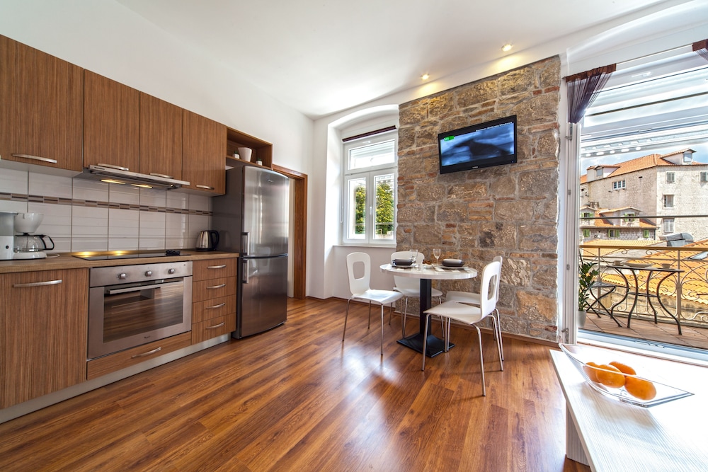 Marmontova Luxury Rooms 26/46