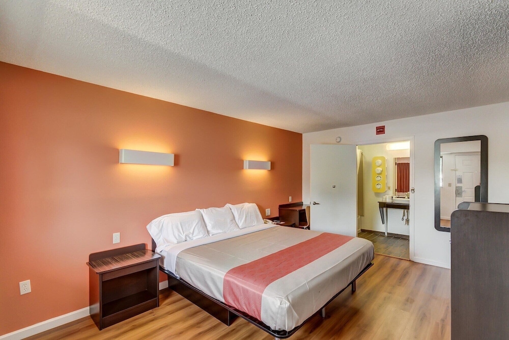 Motel6 Berea, KY 18/39