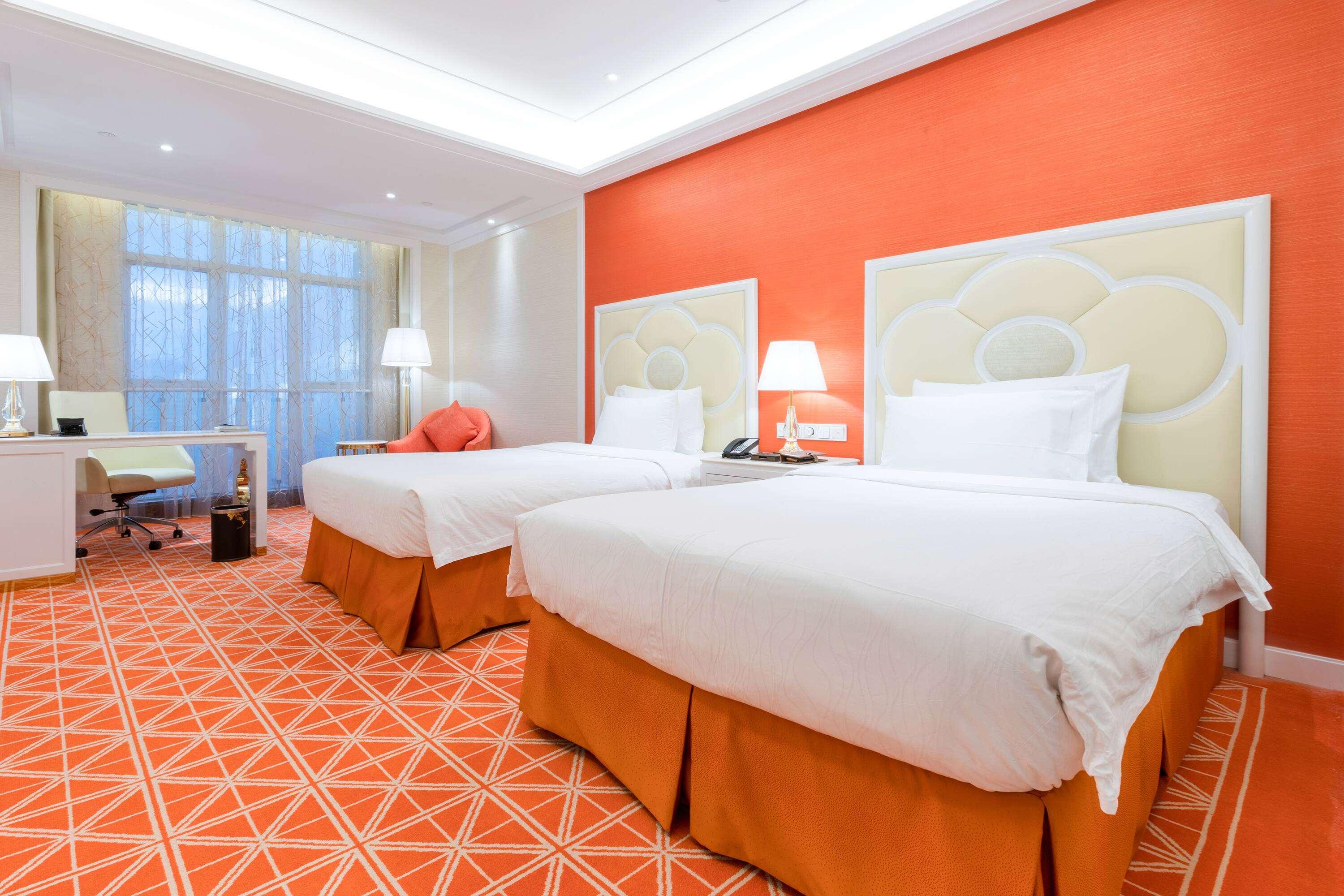 Supreme, Twin Beds