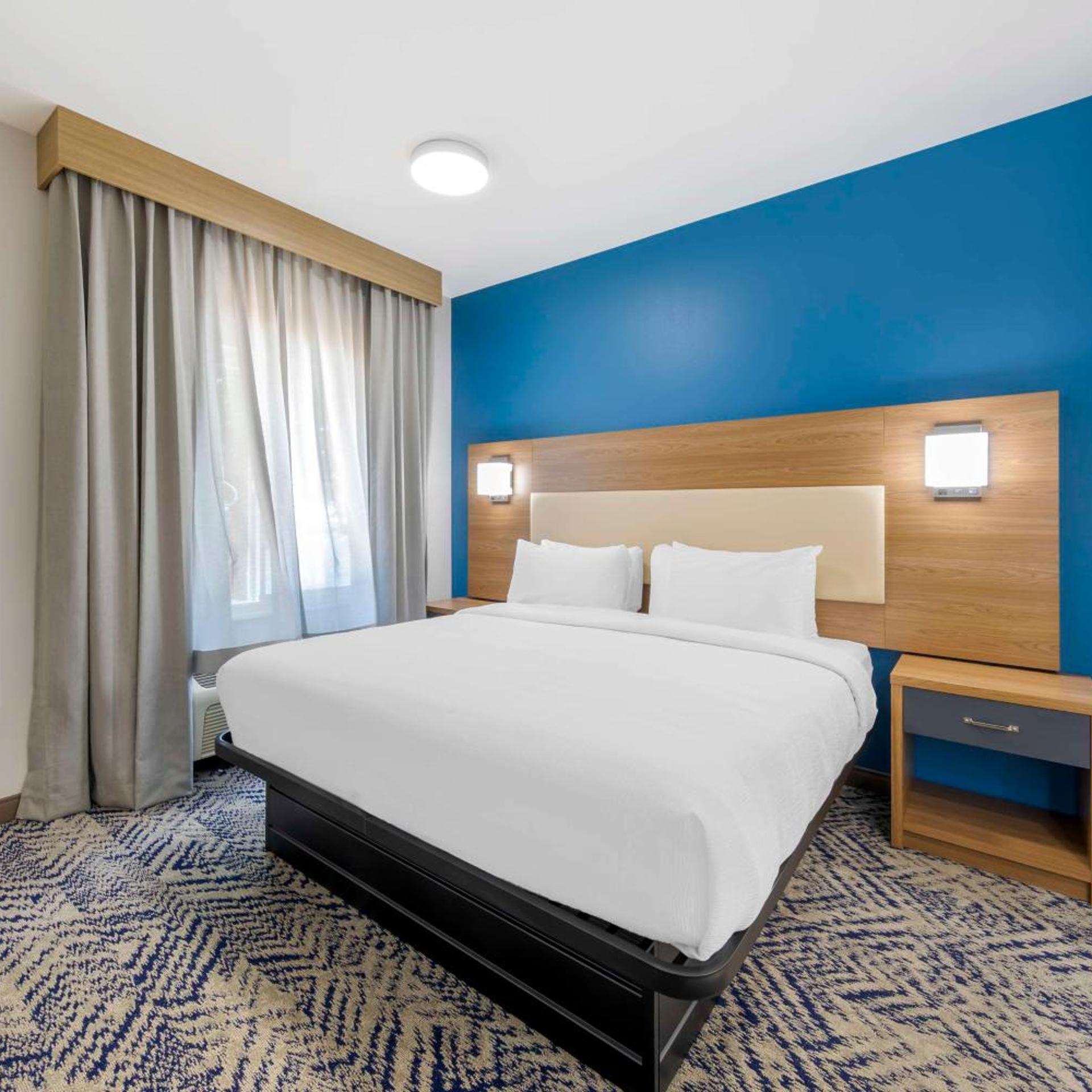 1 Bedroom, Suite, King Bed, Sofa