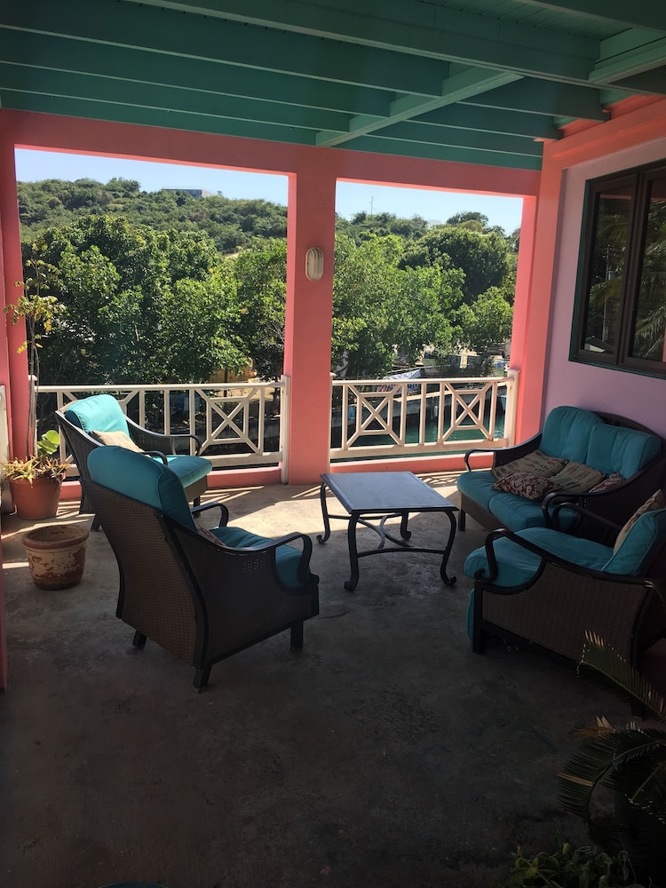 Mamacita's Guest House 13/26