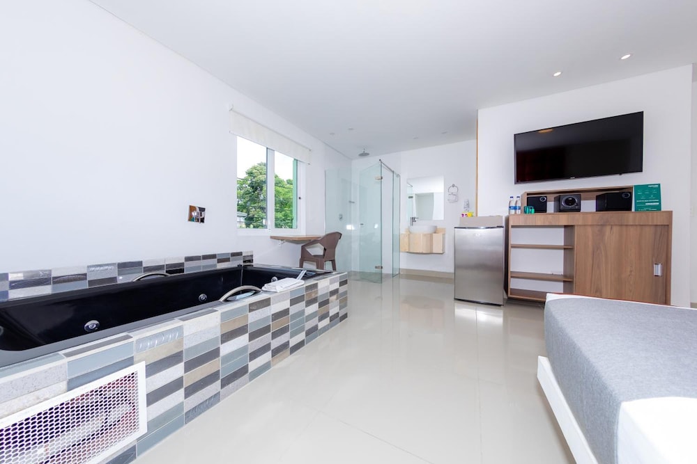 Hotel Infinity Medellin 11/67