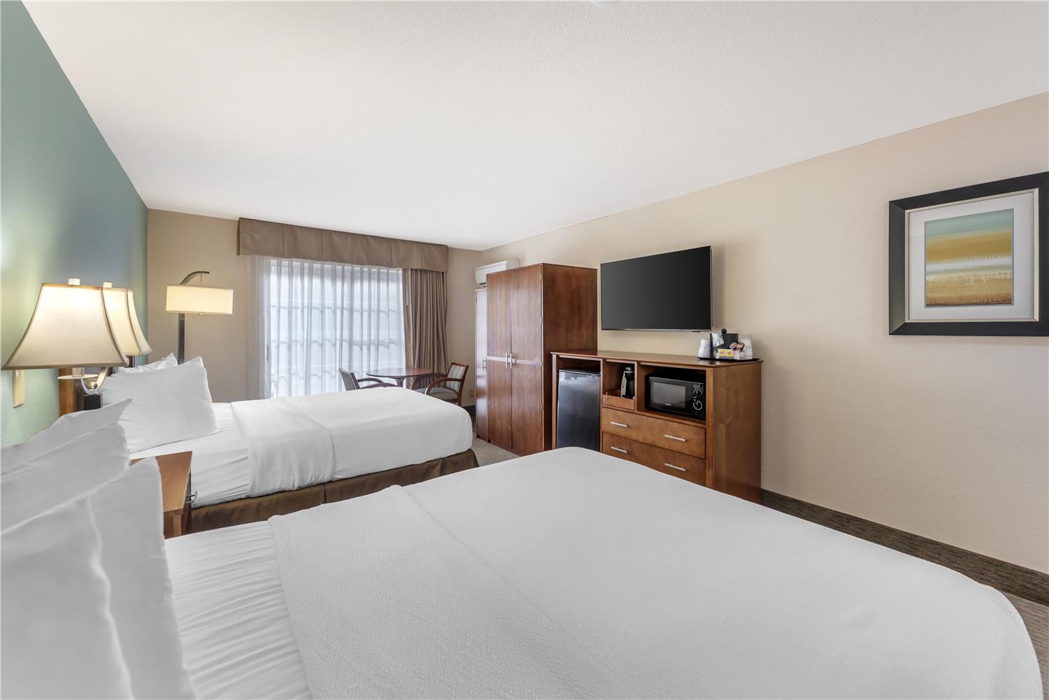Room, 2 Queen Beds, Pool Side