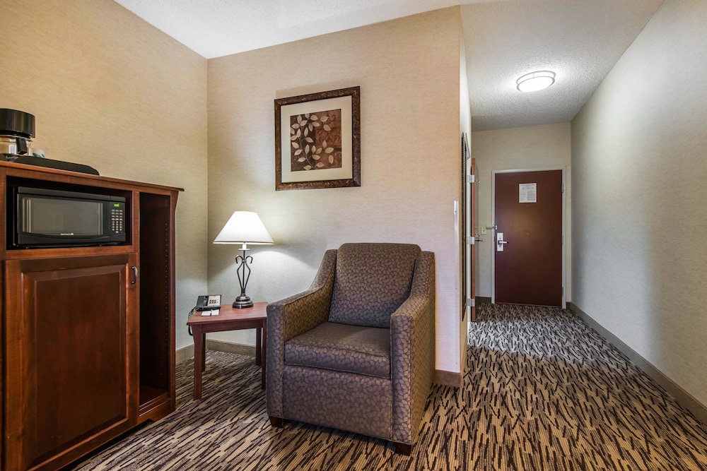 Comfort Suites At Evergreen Parkway 35/48