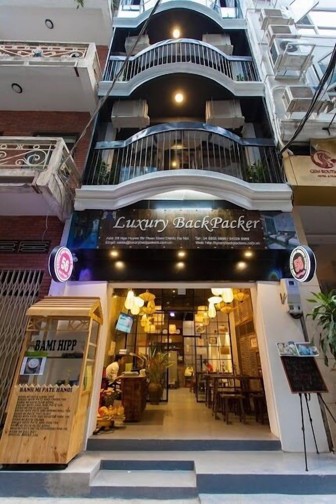 Luxury Backpackers 2/49