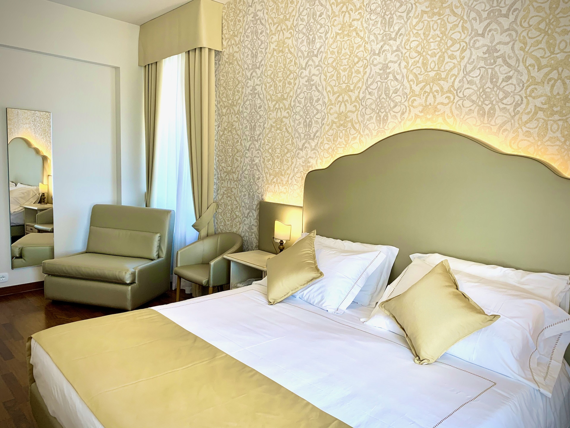 ROOM, DOUBLE OR TWIN BED, LAKE VIEW, BALCONY